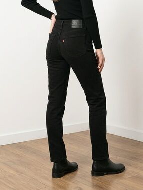 Levi’s Wedgie Straight High Rise Black Jeans Size 25 Vintage Inspired Denim